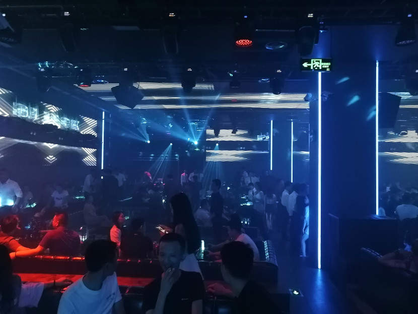 酒吧装修